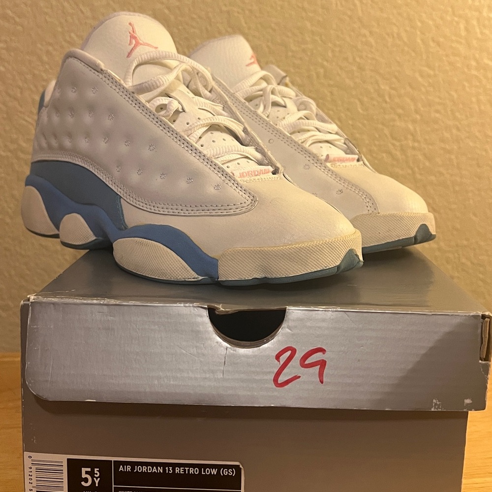 Air Jordan 13 Retro Low(GS) size 5.5y (310811-102) white/uni blue / pink